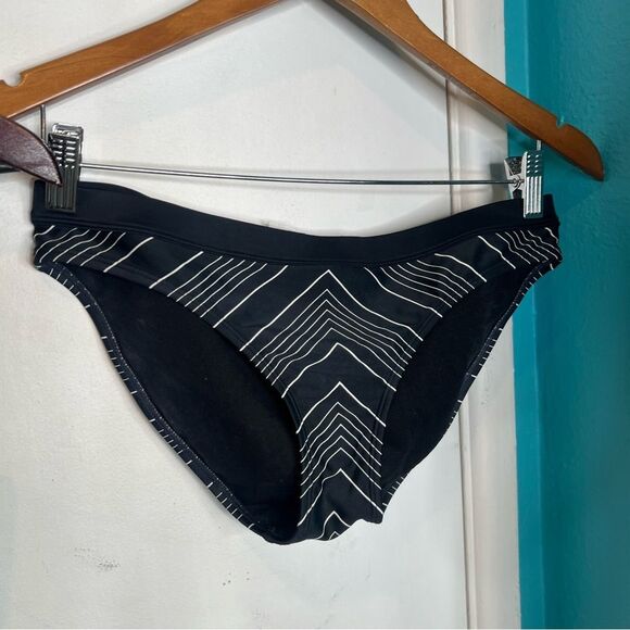 NWT Athleta Black & White Chevron High-Neck Underwire Bikini Top & Bottoms - Picture 5 of 9